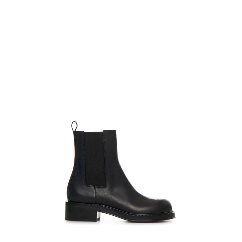 Calfskin Chelsea boots with chunky toe design