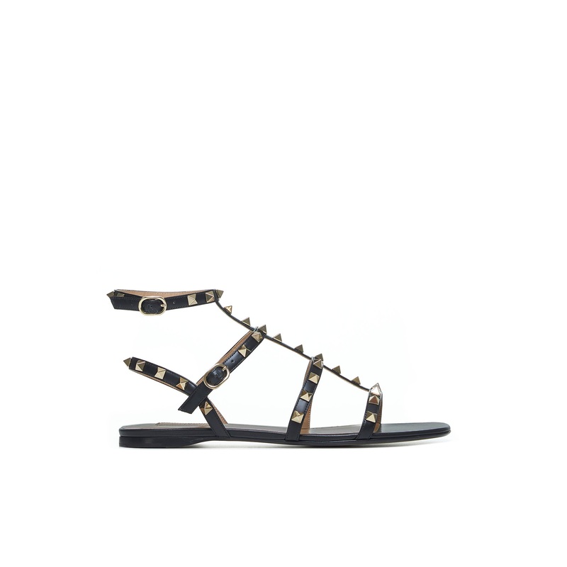 Rockstud flat sandal in smooth leather