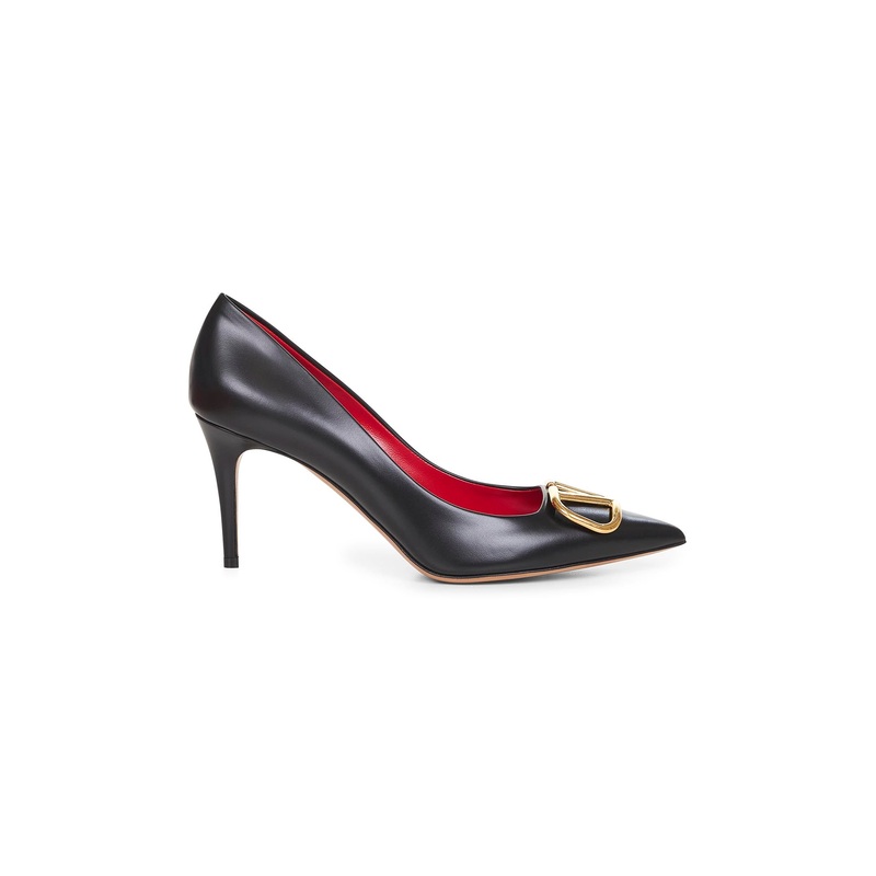 Black calfskin VLogo Signature pumps