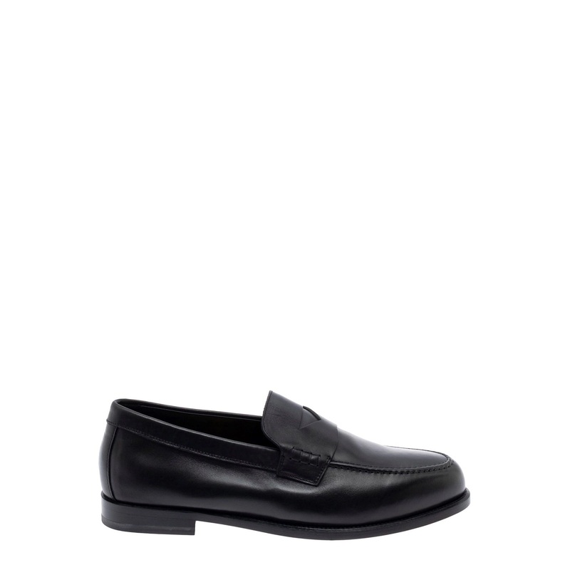 Black Loafers with Slip-On Deisgn and Almond Toe in Leather Man