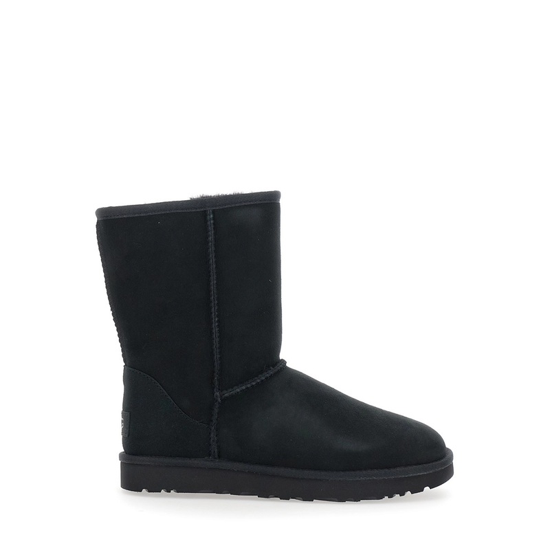 ‘Classic Short’ Black Boots with Logo Patch on the Rear and Shearling Lining in Suede Woman
